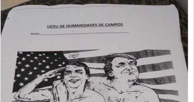 Charge com Bolsonaro e Trump na cama causa afastamento de professor em Campos Charge com Bolsonaro e Trump na cama causa afastamento de professor em Campos