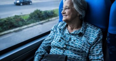 Idoso com direito a vaga gratuita em ônibus interestadual não precisa pagar taxas de pedágio e embarque Idoso com direito a vaga gratuita em ônibus interestadual não precisa pagar taxas de pedágio e embarque