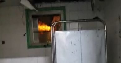 Vídeo: Teto do banheiro do Hospital São José desaba Vídeo: Teto do banheiro do Hospital São José desaba