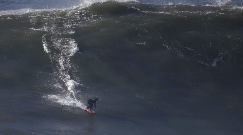 2015 11 29t000000z 698039874 mt1aci14204992 rtrmadp 3 portugal surf