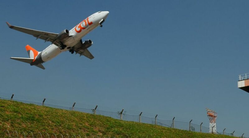 aviao decola no aeroporto de congonhas abr 010819196625330