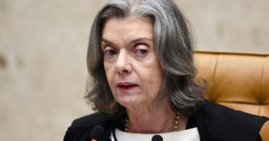 Cármen Lúcia vota a favor do Rio e contra nova divisão dos royalties do petróleo; Dino pede vista e suspende julgamento