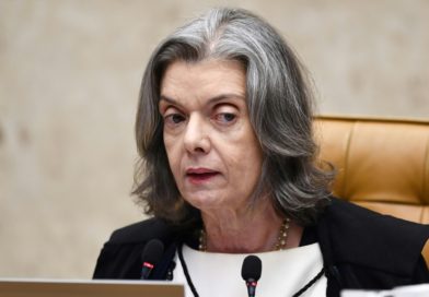 Cármen Lúcia vota a favor do Rio e contra nova divisão dos royalties do petróleo; Dino pede vista e suspende julgamento