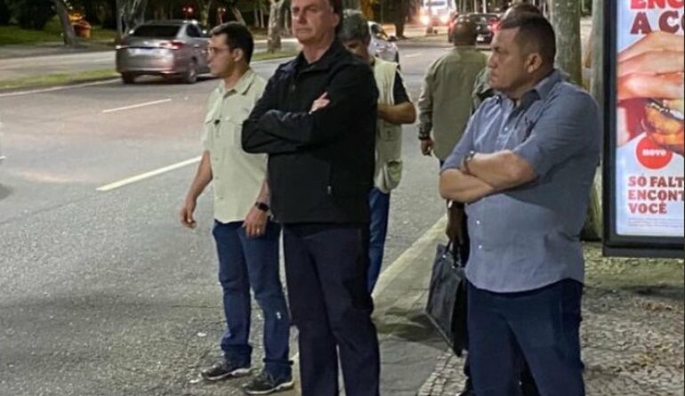 bolsonaro ponto de onibus