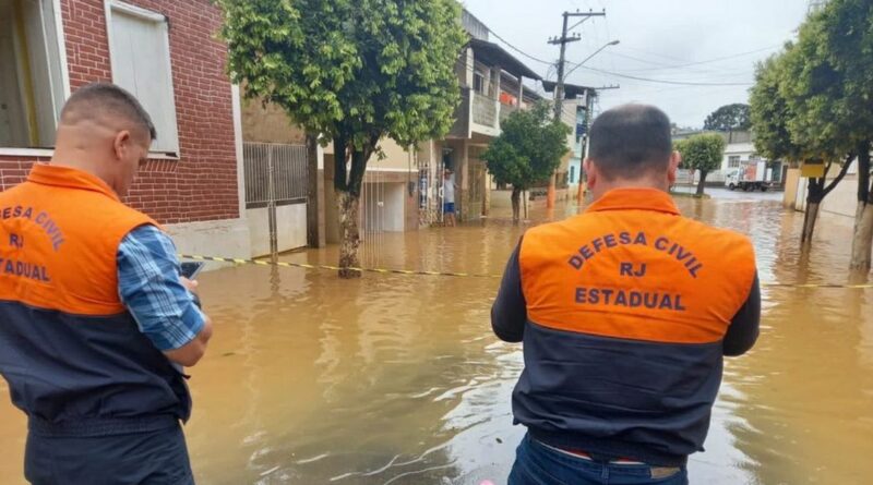 bombeiros monitoram chuvas no rj