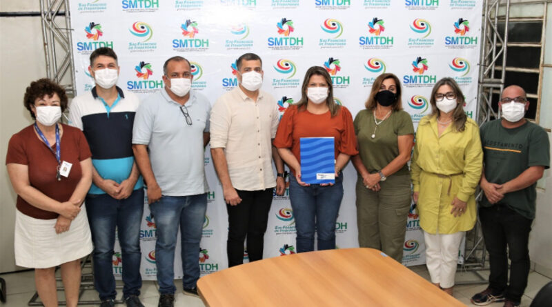 d12fc2ba4cae84a5ddd14475d5a89895 XL