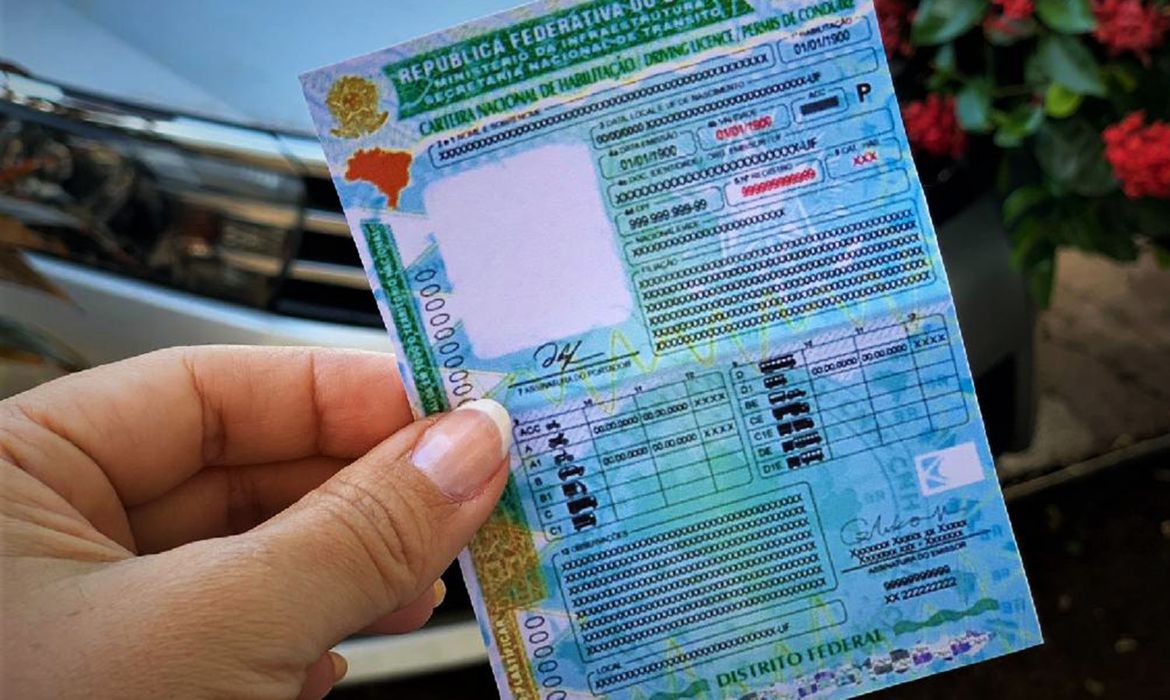 Lei que cria CNH gratuita para população de baixa renda é sancionada
