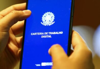 Pesquisa revela que brasileiro prefere emprego com carteira assinada