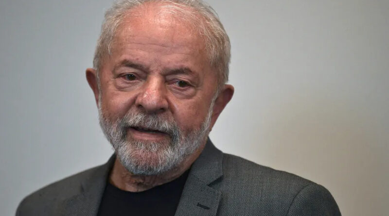 101028526 brazils president elect luiz inacio lula da silva looks on during a meeting with arge Easy Resize.com
