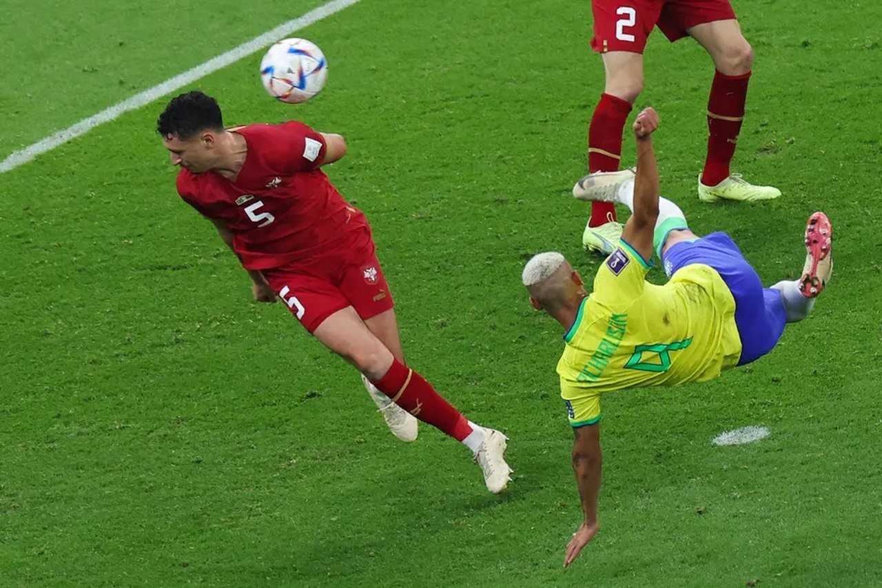 Copa do Mundo: Richarlison marca dois gols e Brasil vence Sérvia por 2 a 0