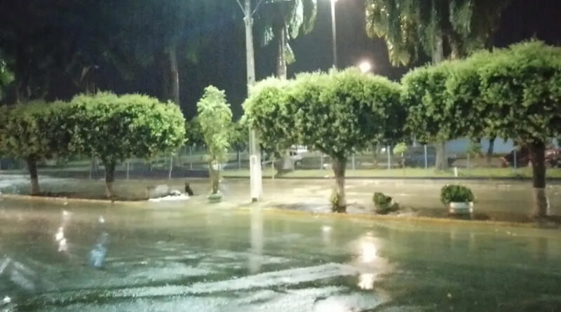 ontem em frente ao hospital helio montezano em santo antonio de padua. Easy Resize.com