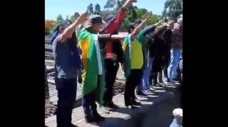 saudacao nazista em sc2 Easy Resize.com