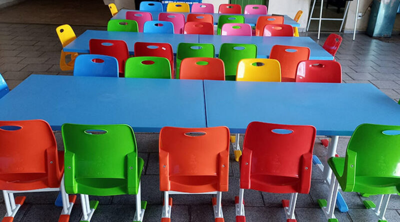 mesa e cadeiras Easy Resize.com