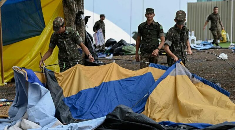 101708216 soldiers dismantle the camp set up by supporters of brazils far right ex president jair b Easy Resize.com