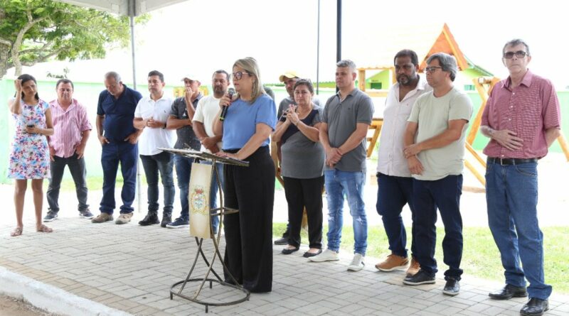 Prefeita inaugura praa em Pingo Dgua ASCOM SFI Wagner Fraga 2 Easy Resize.com