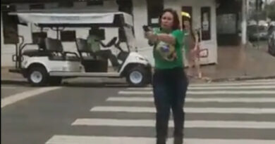 Carla Zambelli renuncia ao mandato; Câmara dará posse ao suplente