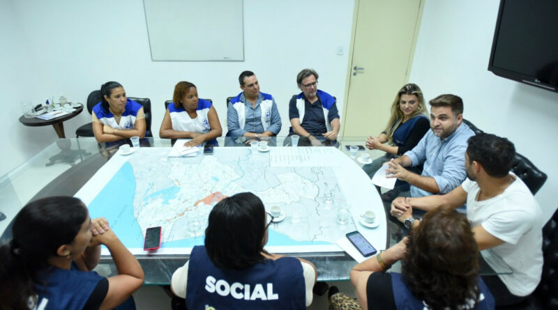 with 209413 Easy Resize.com