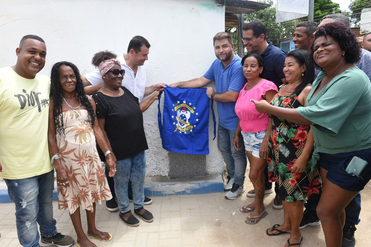 Prefeito Wladimir entrega obra de pavimentação na Baleeira e em travessa no Parque Vera Cruz