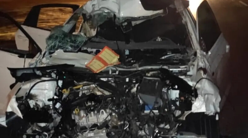 carro com equipe do governo de cardoso moreira vereador e pm ficou totalmente destruido apos acidente na br 101 imagens cedidas Easy Resize.com