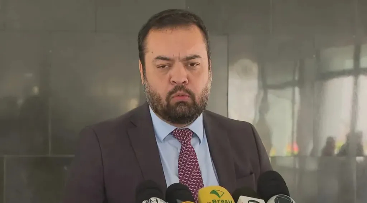 Após "pito" de Cláudio Castro, conselheiro do TCE muda voto e libera licitação bilionária da Cedae