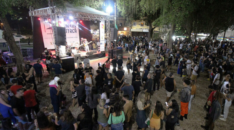 with 211566 Easy Resize.com