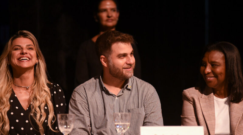 with 212873 Easy Resize.com