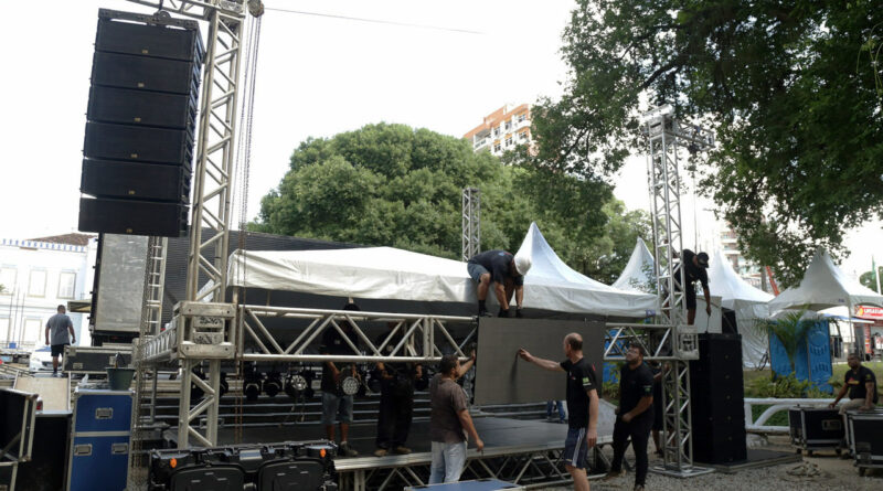 with 213493 Easy Resize.com