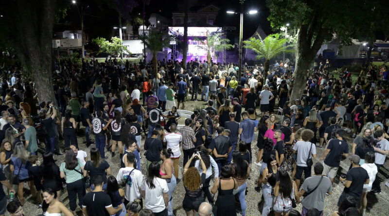 with 213523 Easy Resize.com