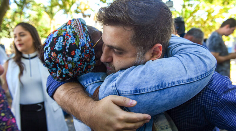 with 215810 Easy Resize.com