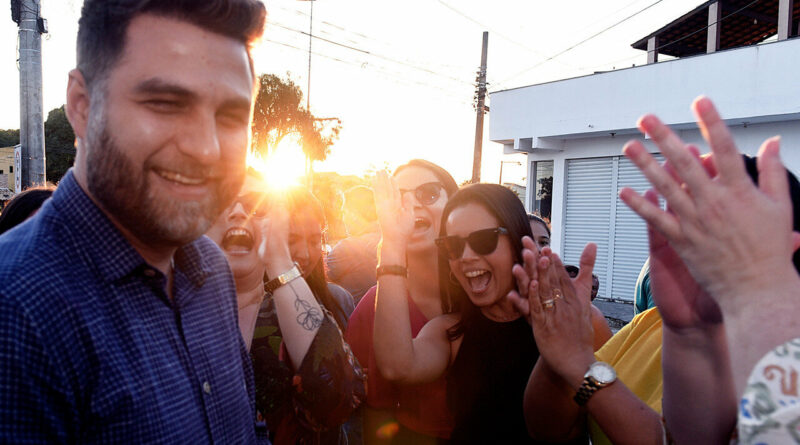 with 215830 Easy Resize.com