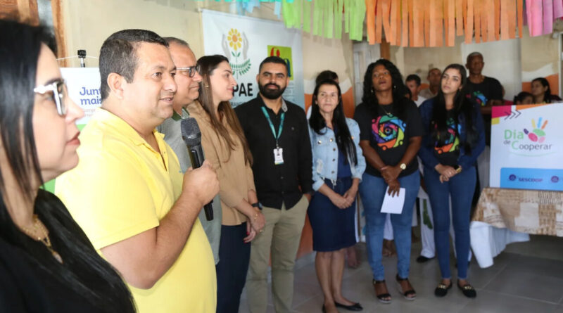 Vice prefeito participa da entrega de doacao de alimentos arrecadados pelo Sicoob Sul ASCOM SFI Wagner Fraga 6 Easy Resize.com