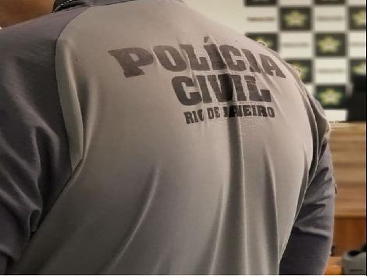 Rapaz morre com 2 tiros na cabeça e jovem fica ferida após trama de ex-namorados das vítimas, diz polícia