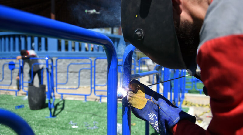 with 218598 Easy Resize.com