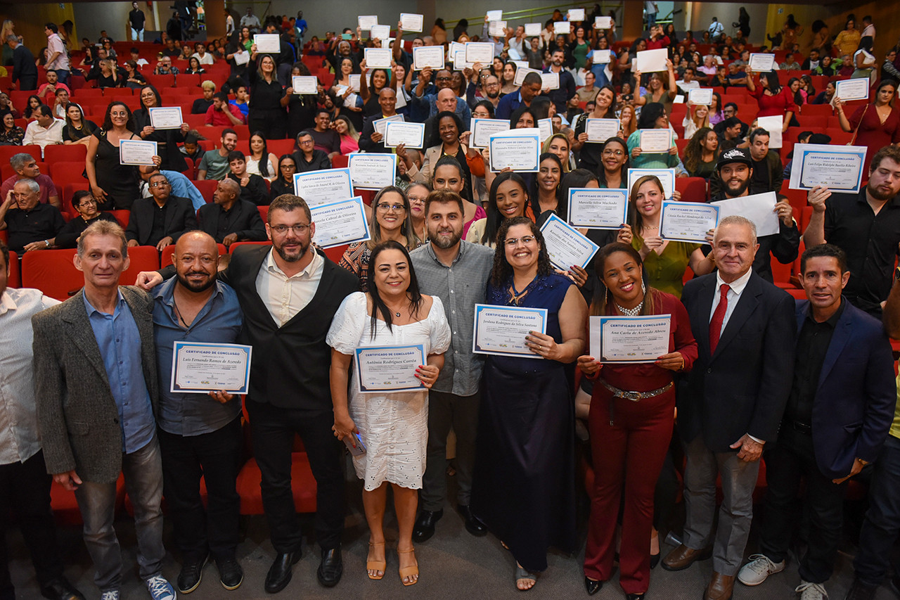 Agentes de Saúde e de Combate às Endemias recebem diploma de curso técnico
