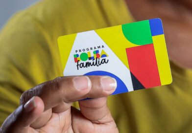 Pagamentos do Bolsa Família e Auxílio Gás começam a cair na conta nesta segunda. Veja calendário
