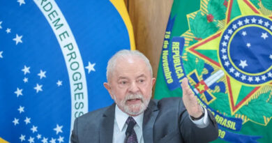 Lula pede aproximação com evangélicos, autocrítica ao PT e prevê eleição polarizada em 2026: ‘Será Lula x Bolsonaro’ Lula pede aproximação com evangélicos, autocrítica ao PT e prevê eleição polarizada em 2026: ‘Será Lula x Bolsonaro’