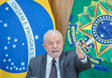 Lula pede aproximação com evangélicos, autocrítica ao PT e prevê eleição polarizada em 2026: ‘Será Lula x Bolsonaro’