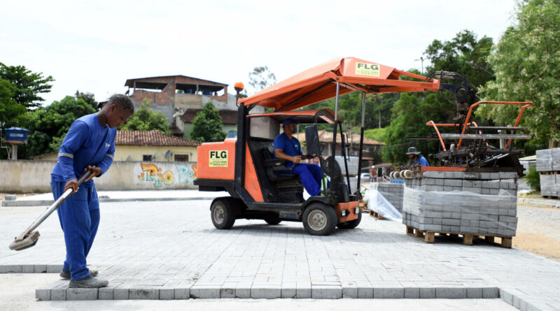 with 221098 Easy Resize.com