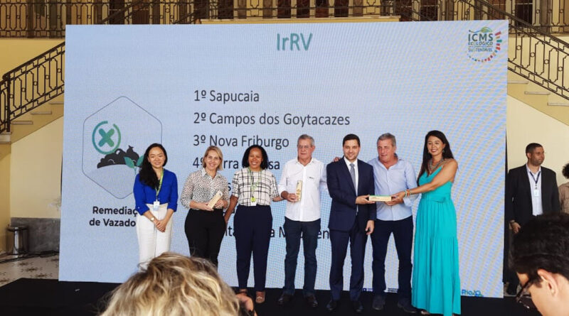 with 221898 Easy Resize.com