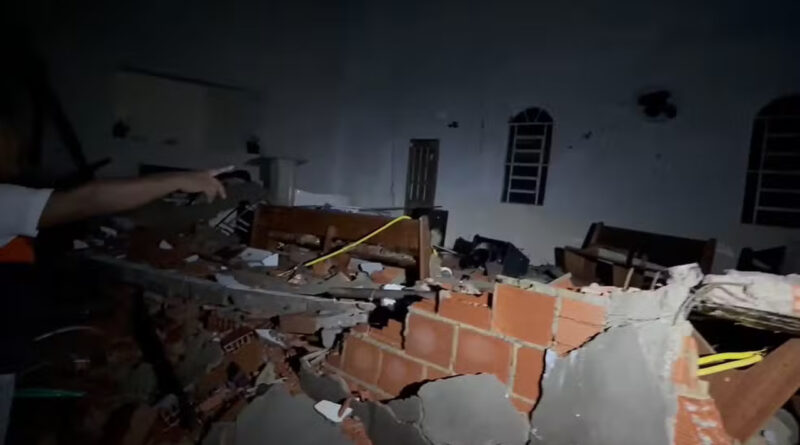 igreja desabou em conselheiro josino em campos durante a tempestade Easy Resize.com