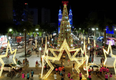 Prefeito inaugura iluminação natalina da Praça do Santíssimo Salvador