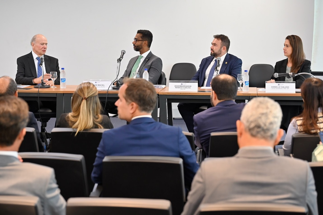Alerj discute liberdade de expressão e publicidade institucional no ciclo de debates sobre direito eleitoral