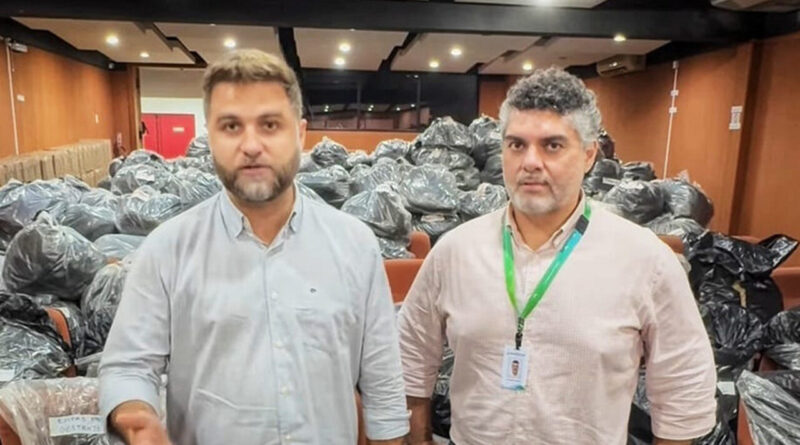 with 226365 Easy Resize.com