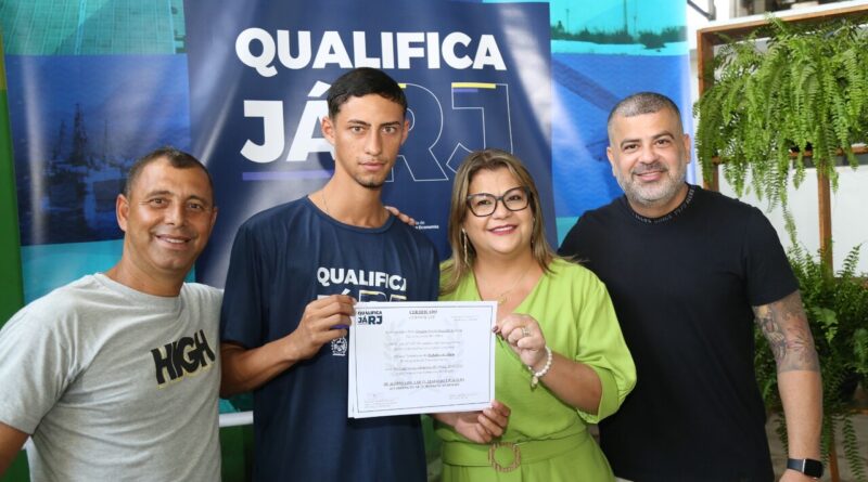 Qualifica J prefeita participa de formatura do primeiro grupo de formandos ASCOM SFI Wagner Fraga 3 Easy Resize.com