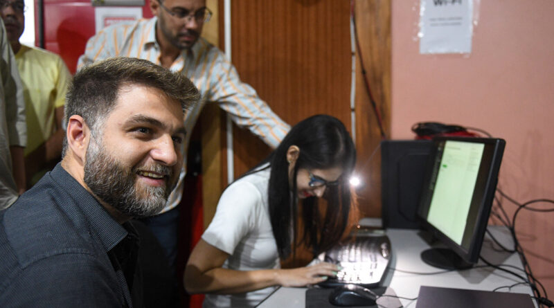 with 226568 Easy Resize.com