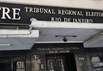 TRE-RJ mantém bloqueio de bens de empresário investigado em esquema ligado a fake news e lavagem de dinheiro
