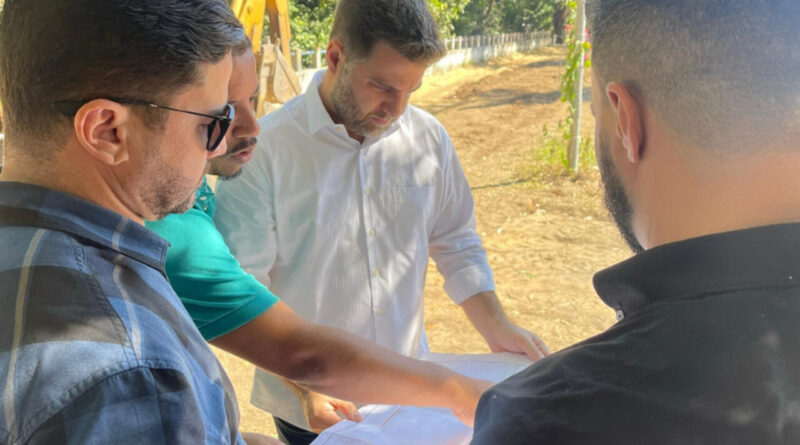 with 227878 Easy Resize.com