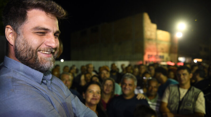 with 228232 Easy Resize.com