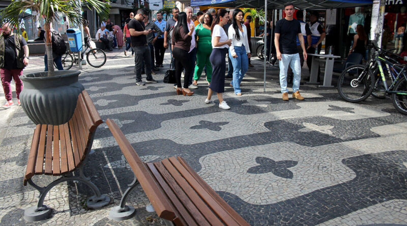 with 228347 Easy Resize.com