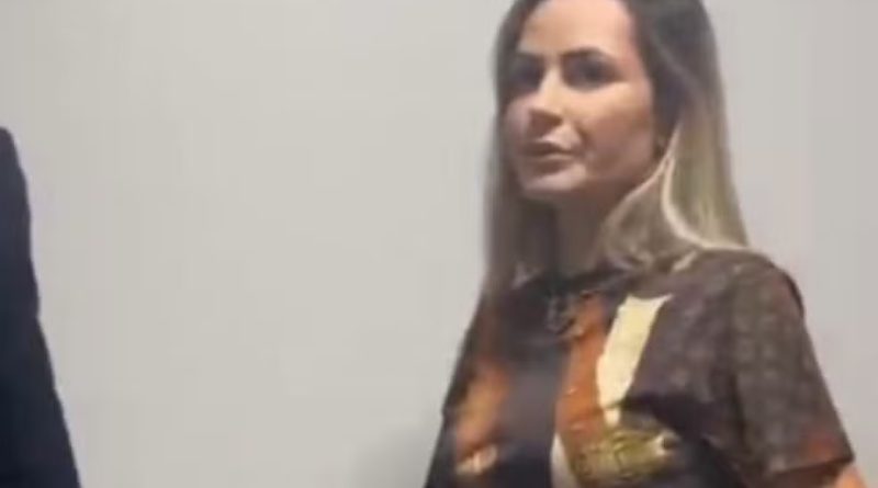 deolane Easy Resize.com